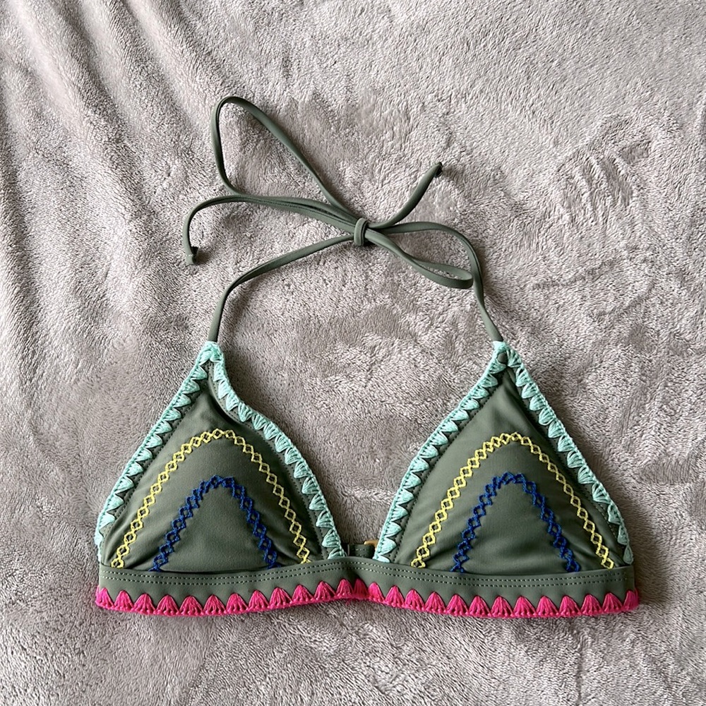 Size extra small bikini top. Worn once, still in good condition.